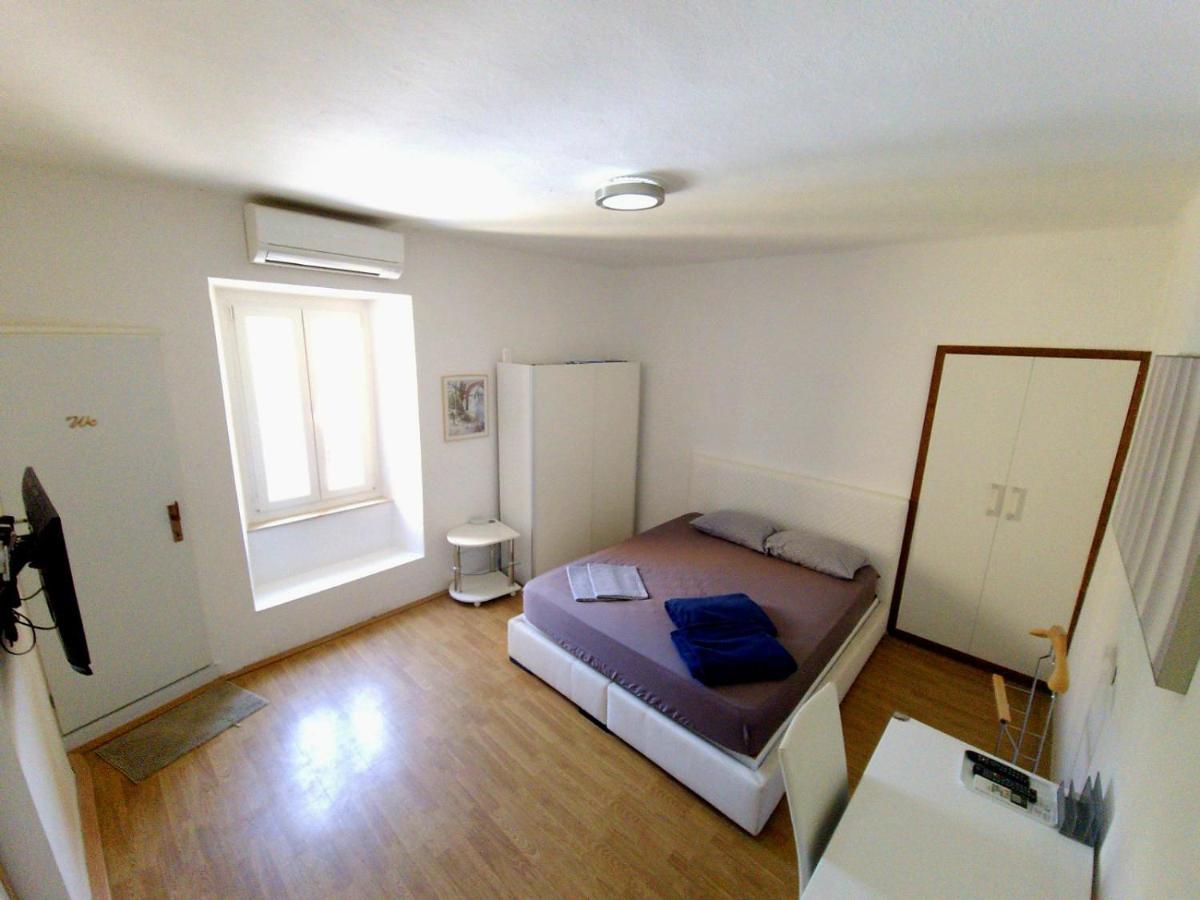 Apartments Eis Baska  Bagian luar foto